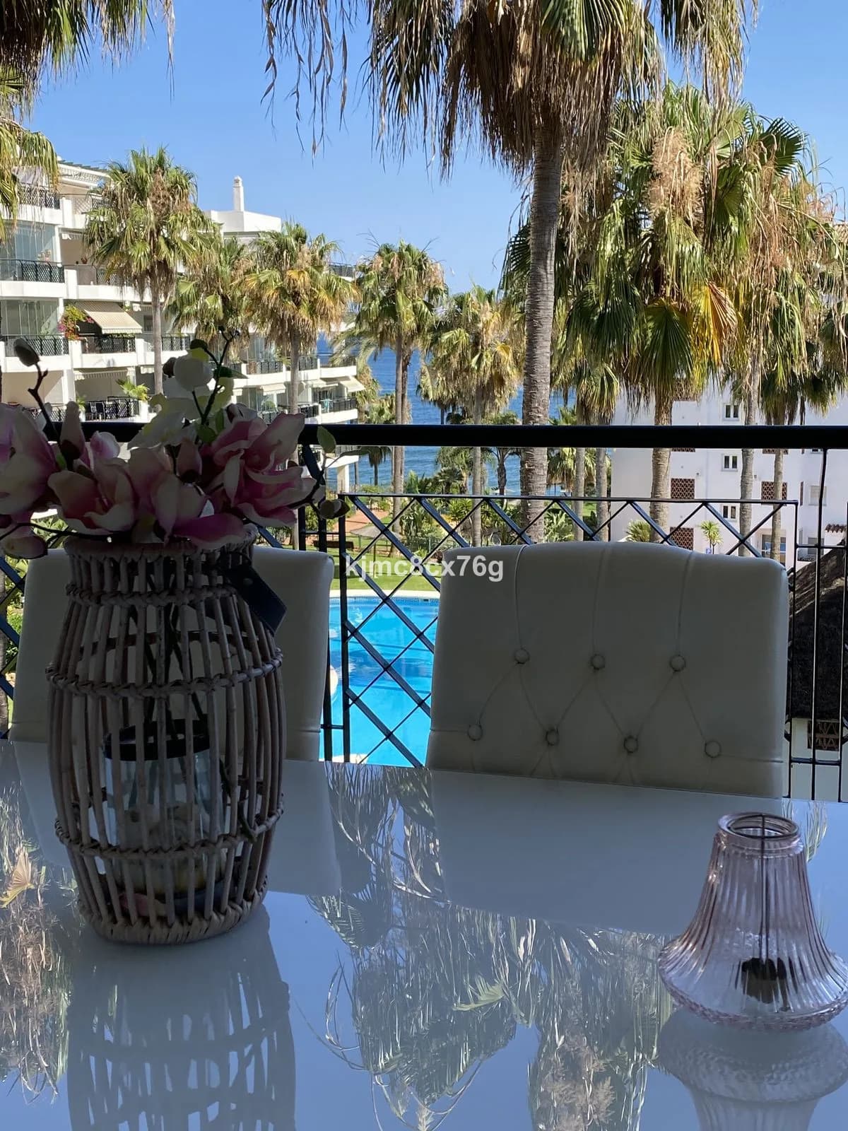 3 Bedroom Middle Floor Apartment for Sale in Calahonda, Málaga - Image 2