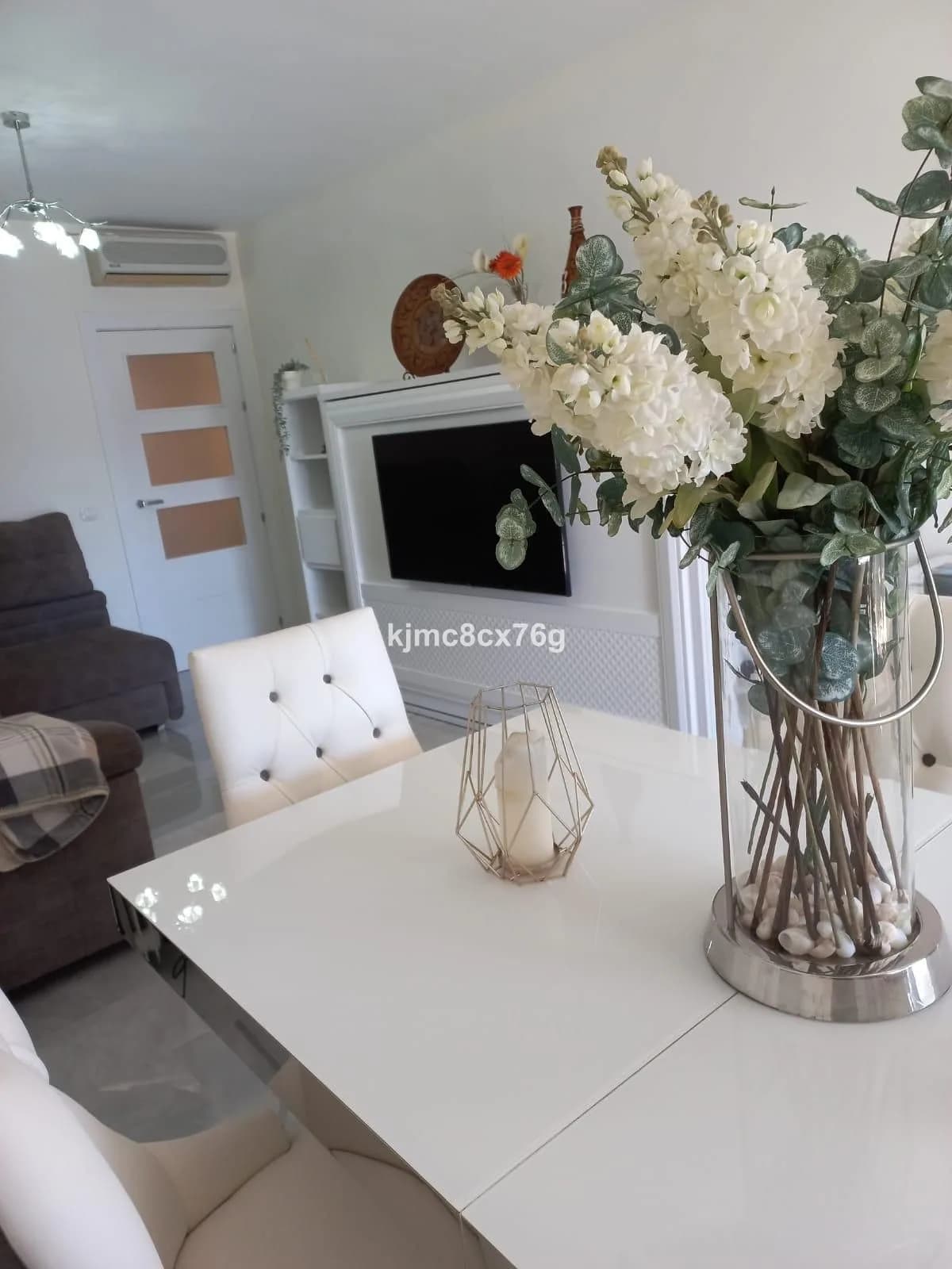 3 Bedroom Middle Floor Apartment for Sale in Calahonda, Málaga - Image 7