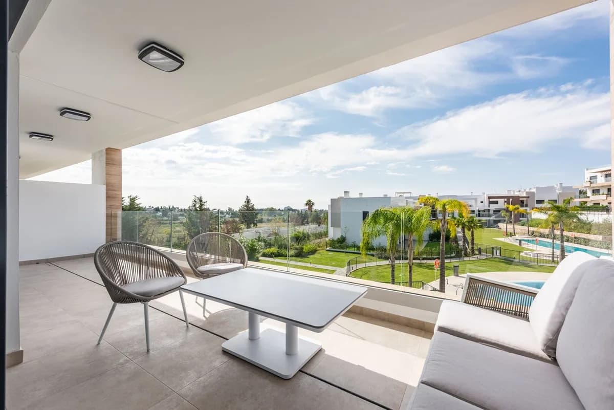2 Bedroom Middle Floor Apartment for Sale in Atalaya, Málaga