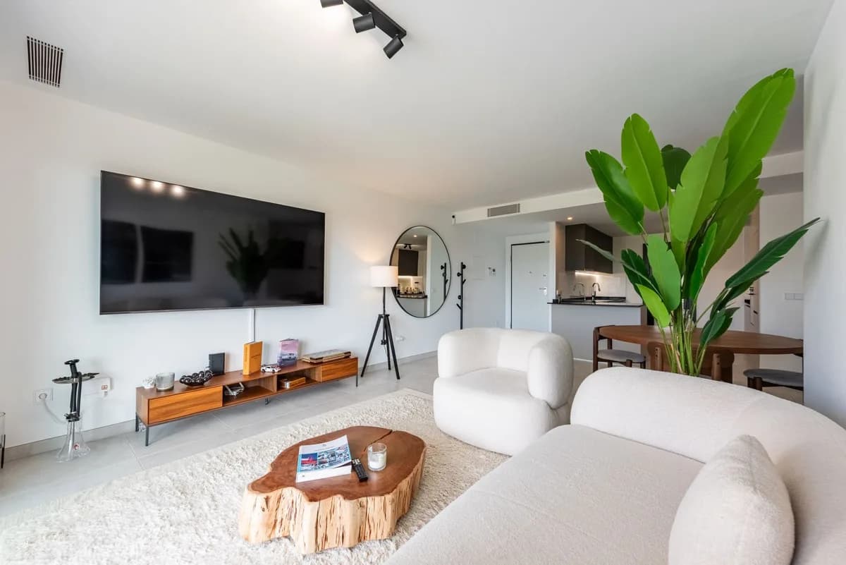 2 Bedroom Middle Floor Apartment for Sale in Atalaya, Málaga - Image 5