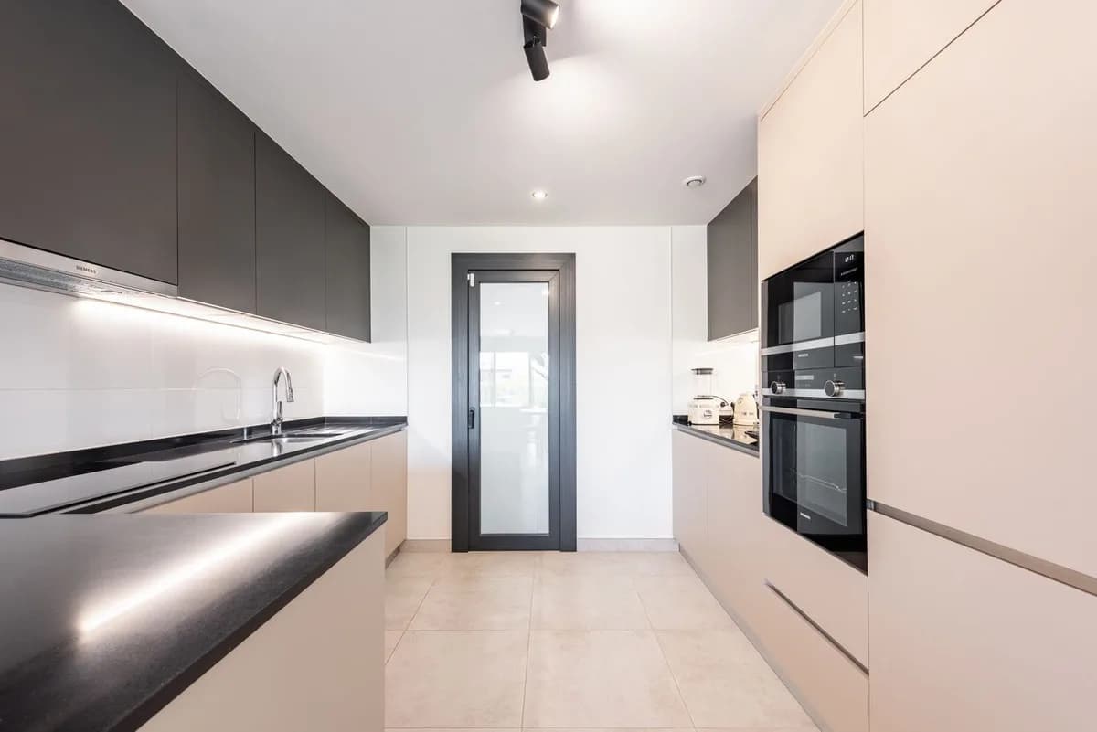 2 Bedroom Middle Floor Apartment for Sale in Atalaya, Málaga - Image 7