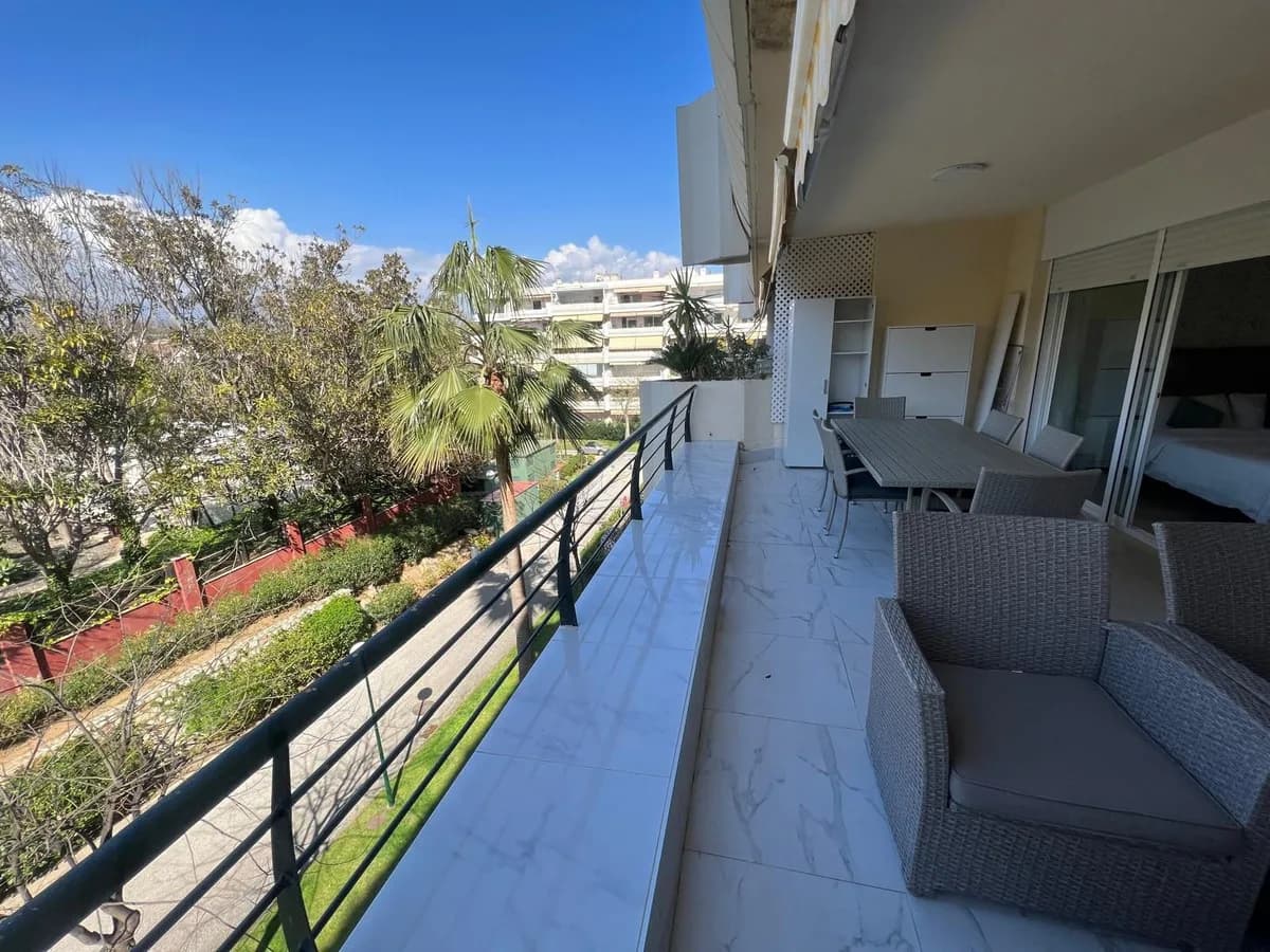 3 Bedroom Middle Floor Apartment for Sale in San Pedro de Alcántara, Málaga - Image 3