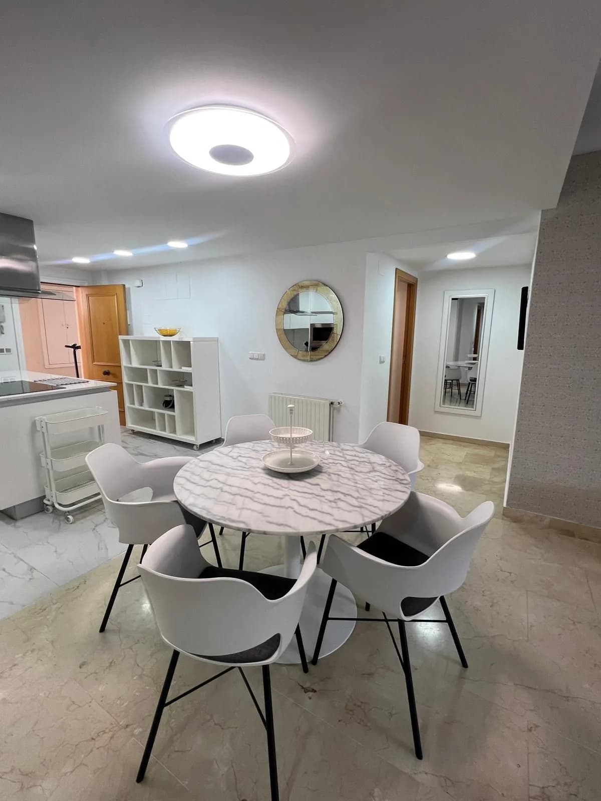 3 Bedroom Middle Floor Apartment for Sale in San Pedro de Alcántara, Málaga - Image 6
