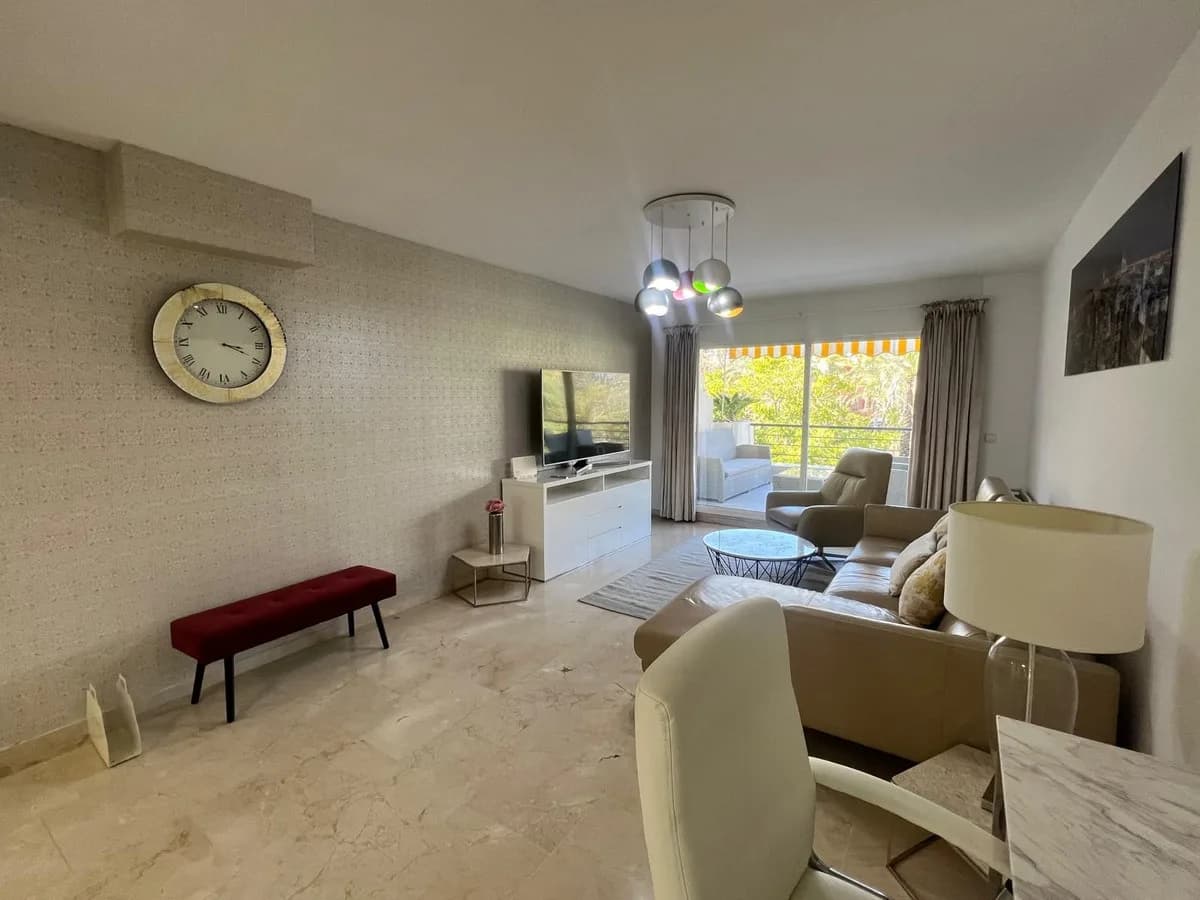 3 Bedroom Middle Floor Apartment for Sale in San Pedro de Alcántara, Málaga - Image 7