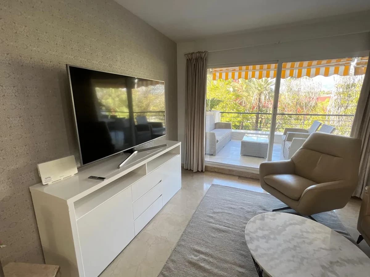 3 Bedroom Middle Floor Apartment for Sale in San Pedro de Alcántara, Málaga - Image 8