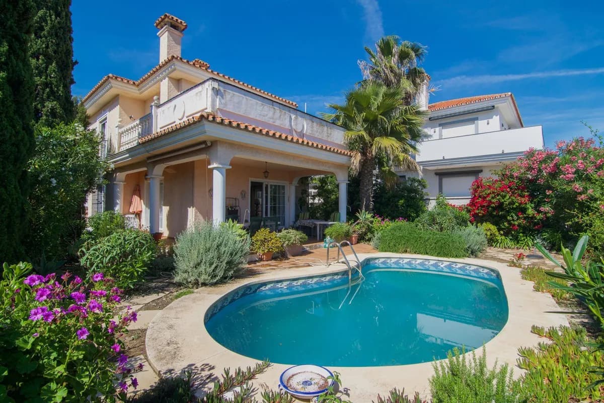 3 Bedroom Detached Villa for Sale in Fuengirola, Málaga