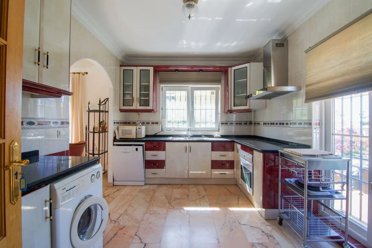 3 Bedroom Detached Villa for Sale in Fuengirola, Málaga - Image 6