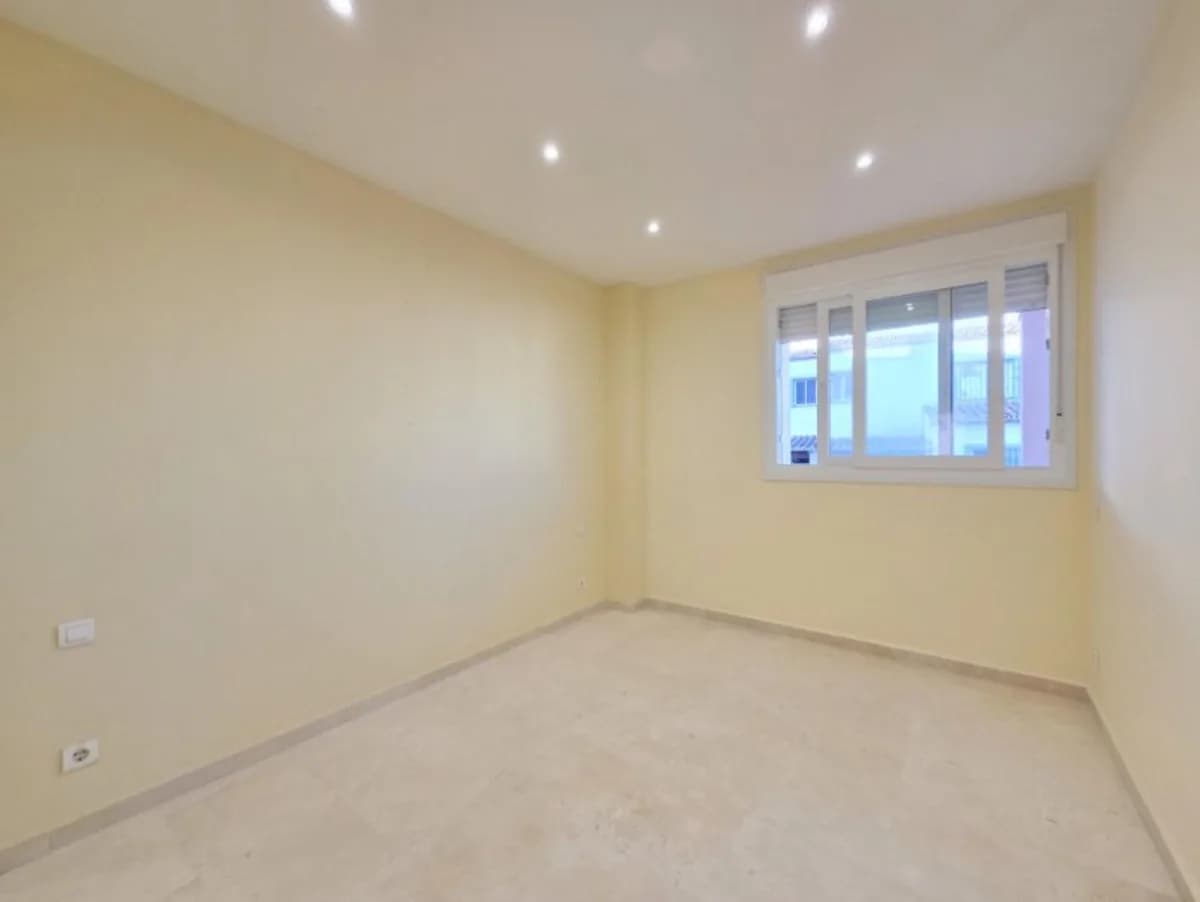 3 Bedroom Ground Floor Apartment for Sale in La Duquesa, Málaga - Image 7