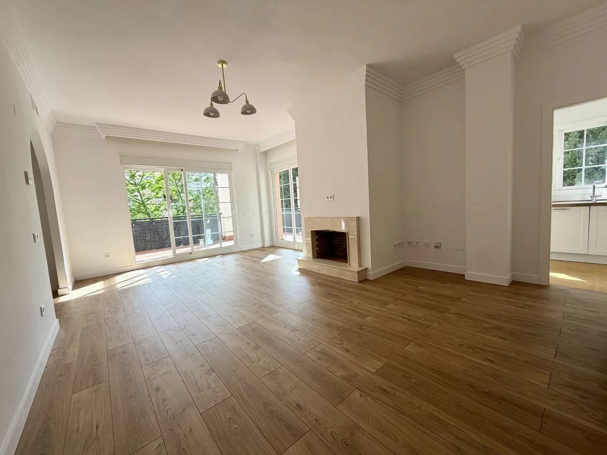 3 Bedroom Top Floor Apartment for Sale in Nueva Andalucía, Málaga