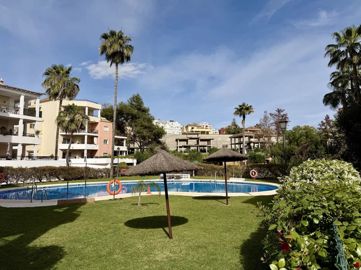 3 Bedroom Top Floor Apartment for Sale in Nueva Andalucía, Málaga - Image 2