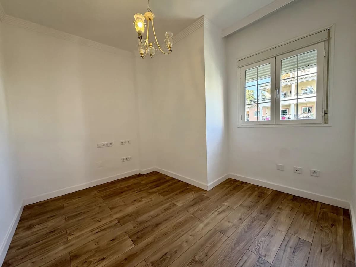 3 Bedroom Top Floor Apartment for Sale in Nueva Andalucía, Málaga - Image 8