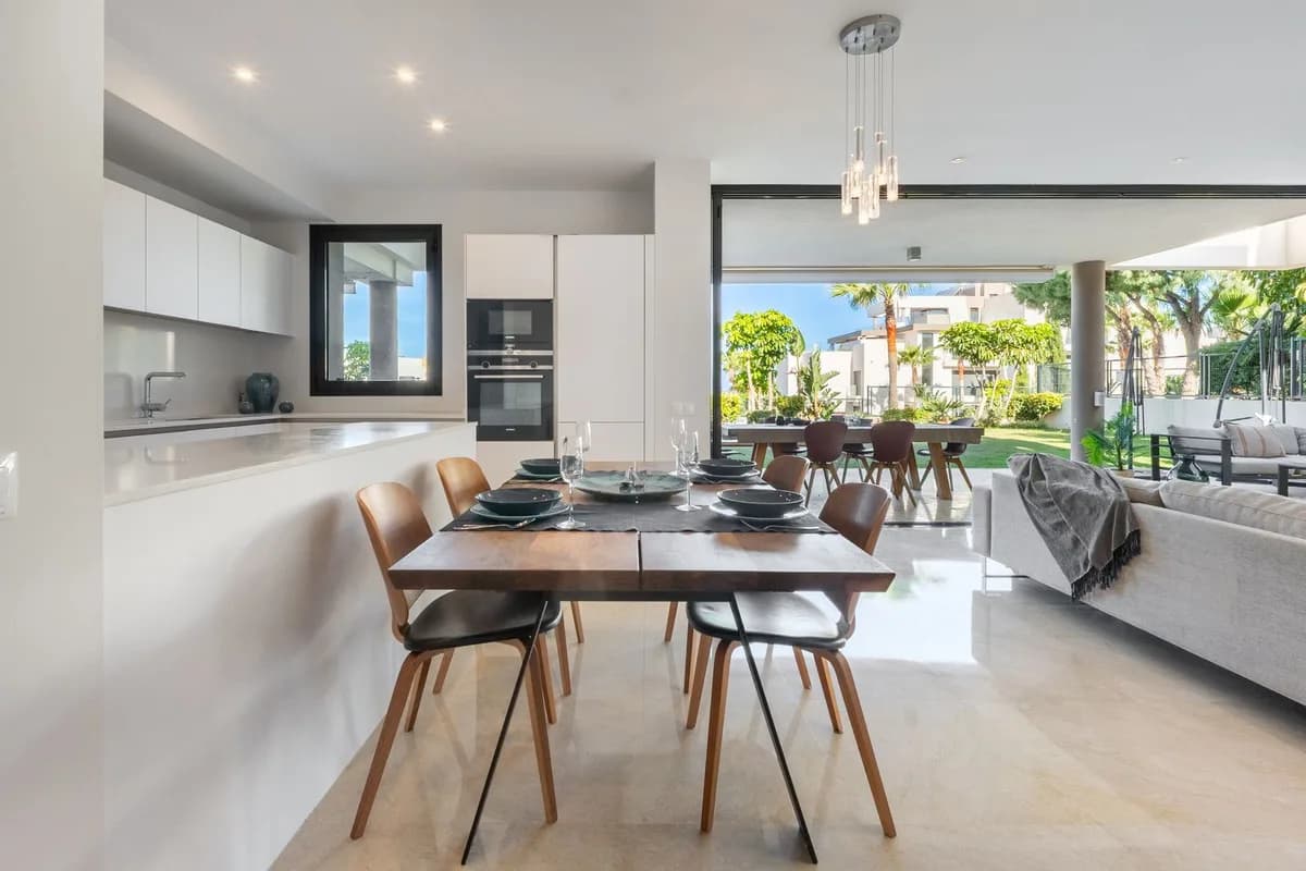 3 Bedroom Ground Floor Apartment for Sale in Cabopino, Málaga - Image 9