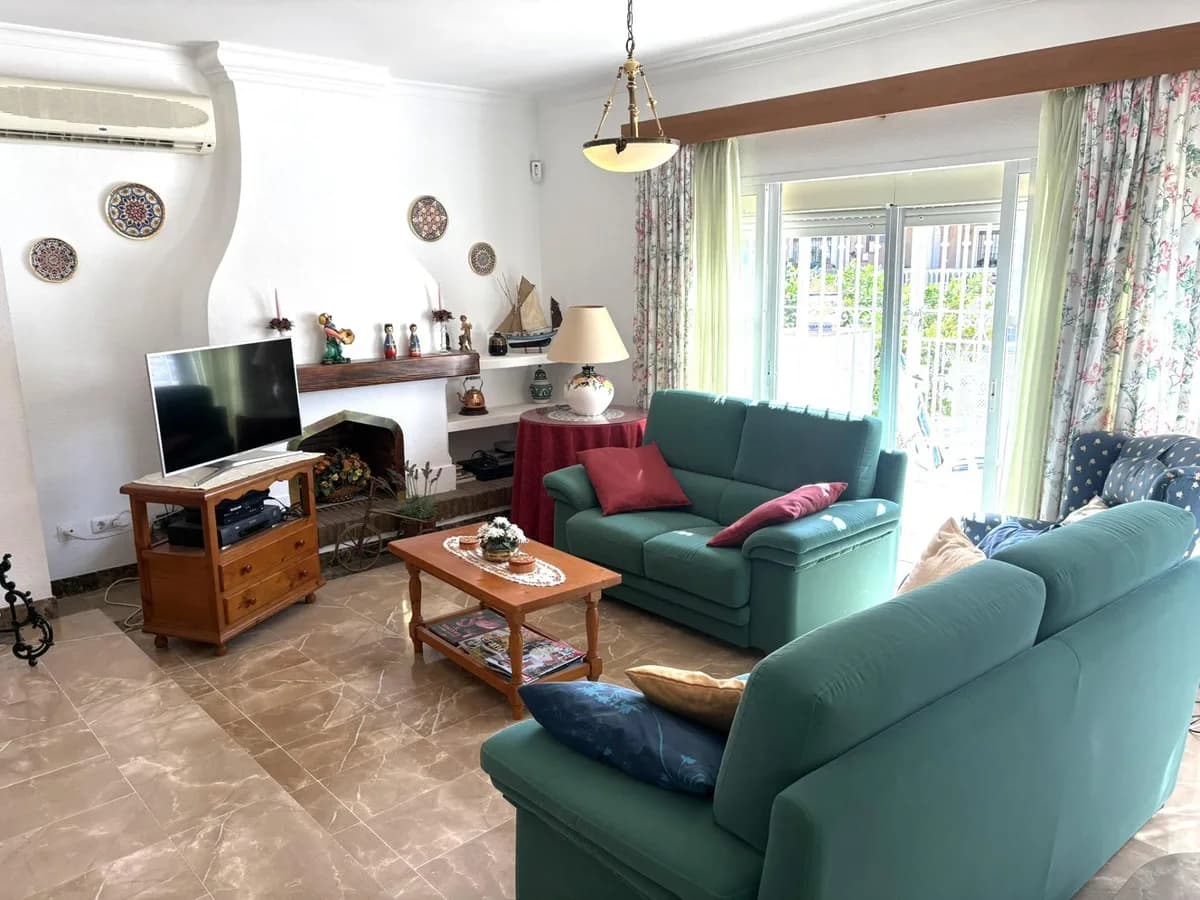 4 Bedroom Detached Villa for Sale in Alhaurín de la Torre, Málaga - Image 4