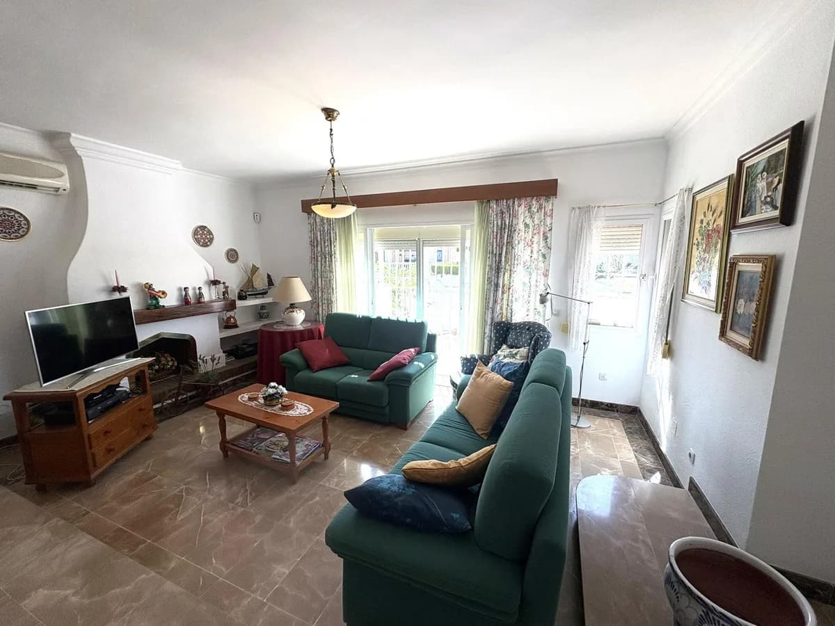 4 Bedroom Detached Villa for Sale in Alhaurín de la Torre, Málaga - Image 6