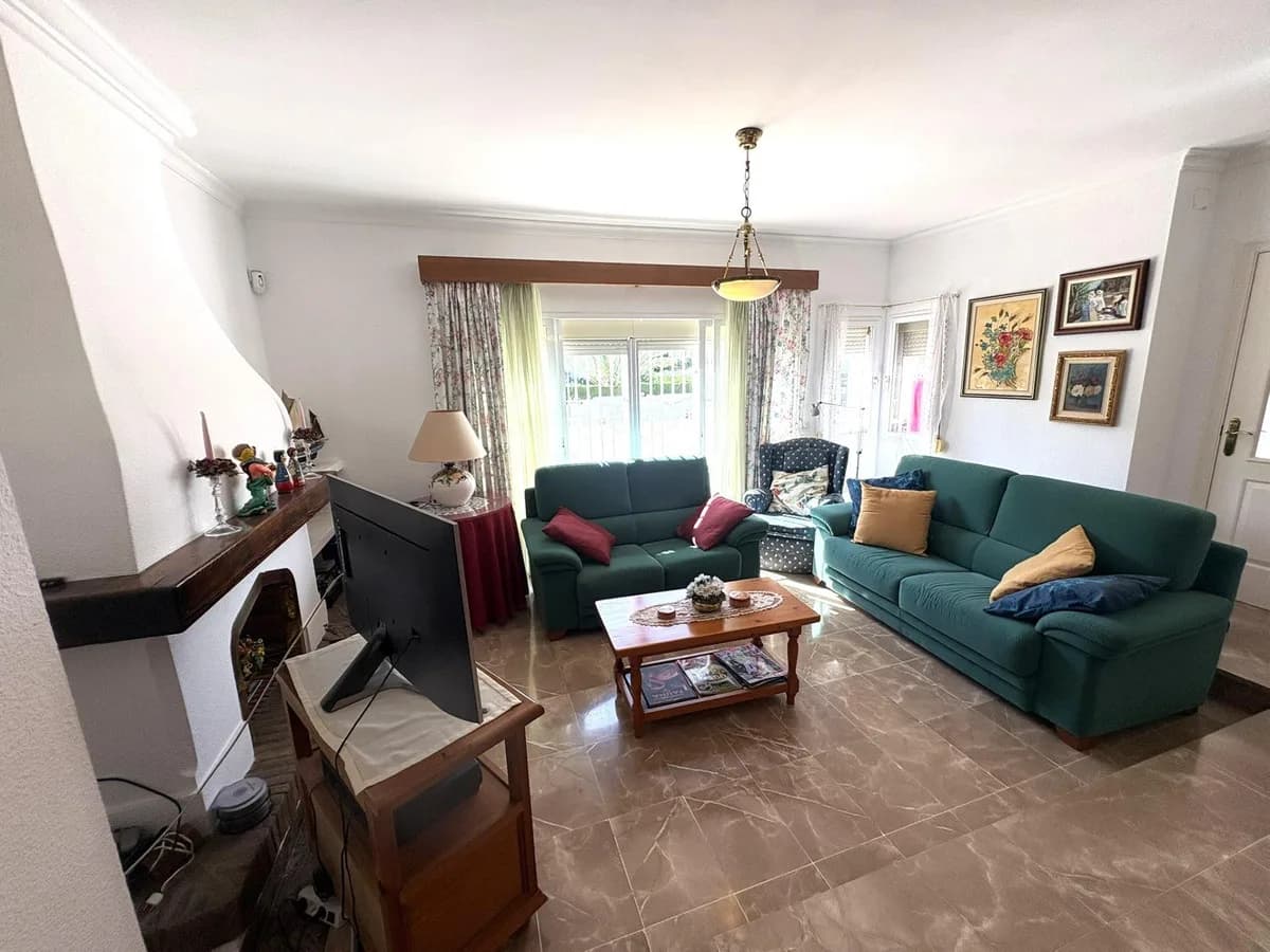 4 Bedroom Detached Villa for Sale in Alhaurín de la Torre, Málaga - Image 7