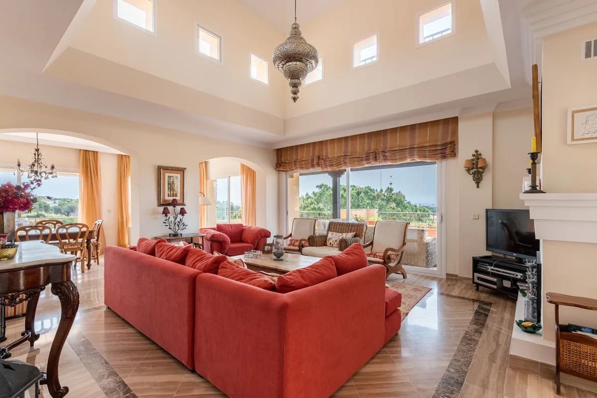 4 Bedroom Penthouse Duplex for Sale in Elviria, Málaga - Image 3