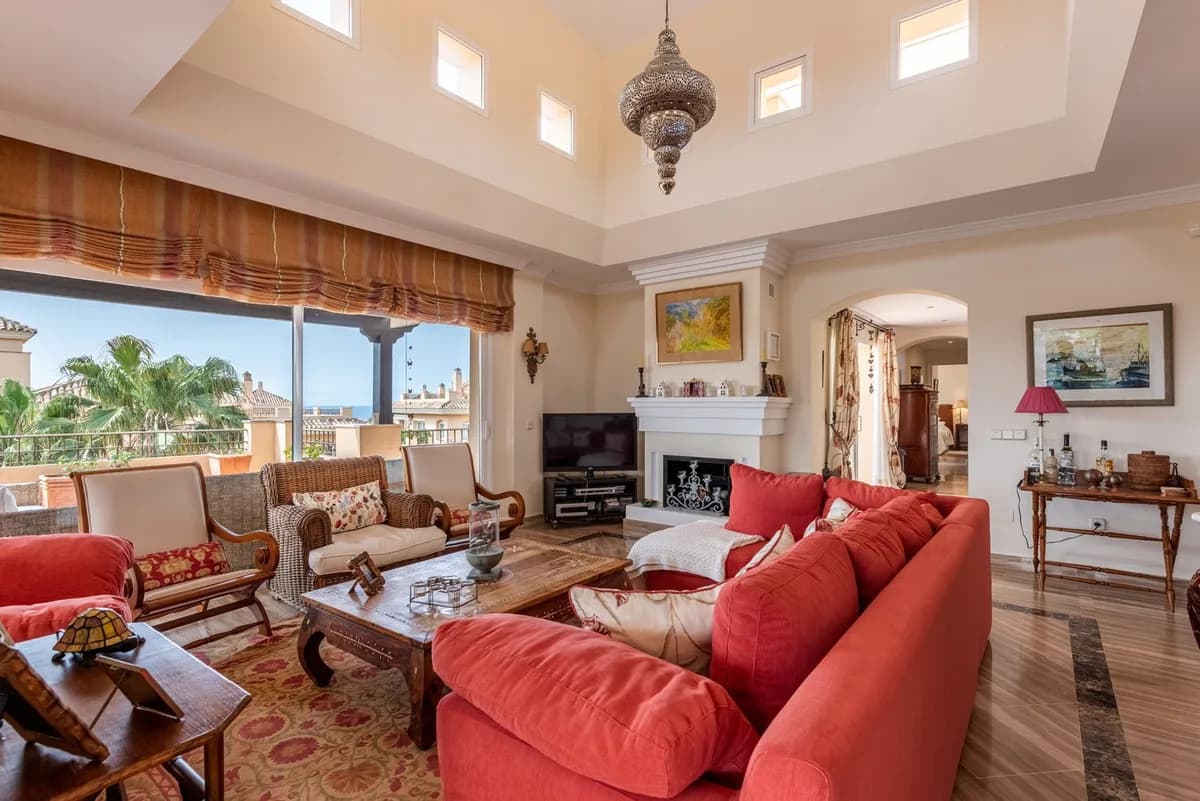 4 Bedroom Penthouse Duplex for Sale in Elviria, Málaga - Image 4