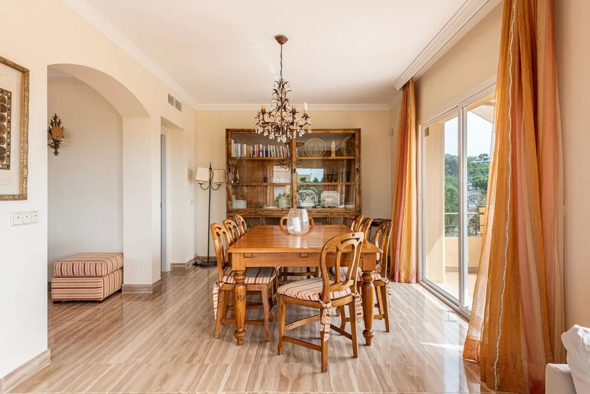 4 Bedroom Penthouse Duplex for Sale in Elviria, Málaga - Image 5