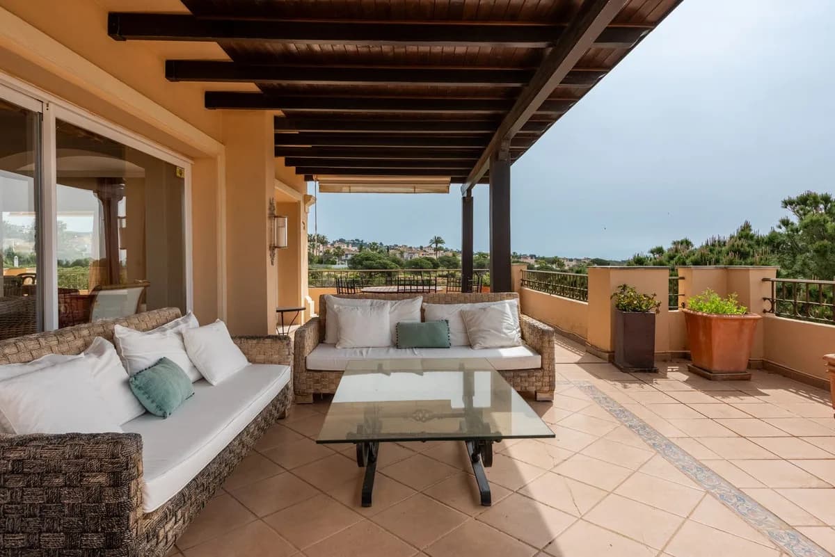 4 Bedroom Penthouse Duplex for Sale in Elviria, Málaga - Image 9