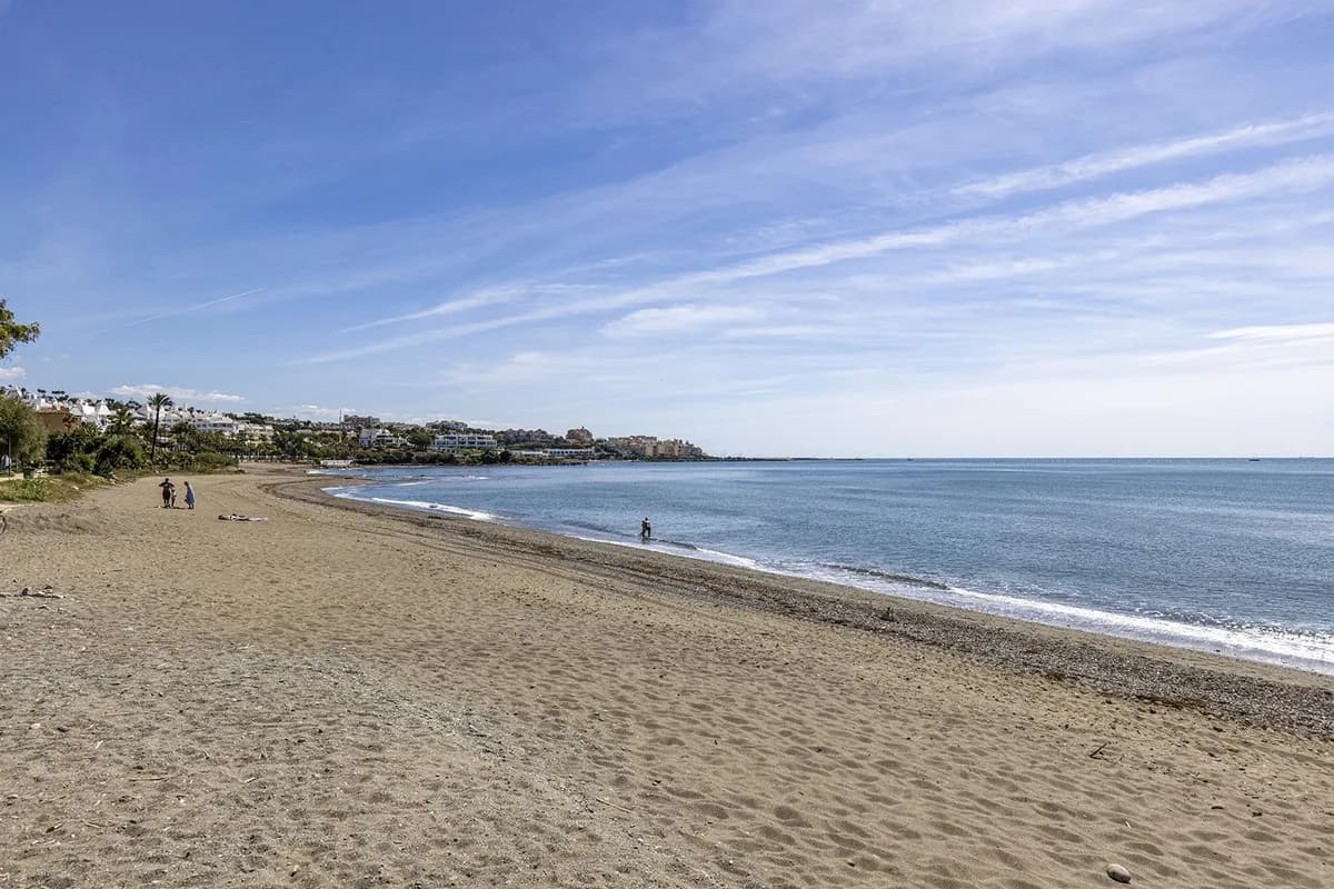 5 Bedroom Detached Villa for Sale in Estepona, Málaga - Image 5
