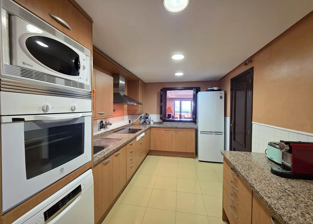 3 Bedroom Ground Floor Apartment for Sale in La Mairena, Málaga - Image 4