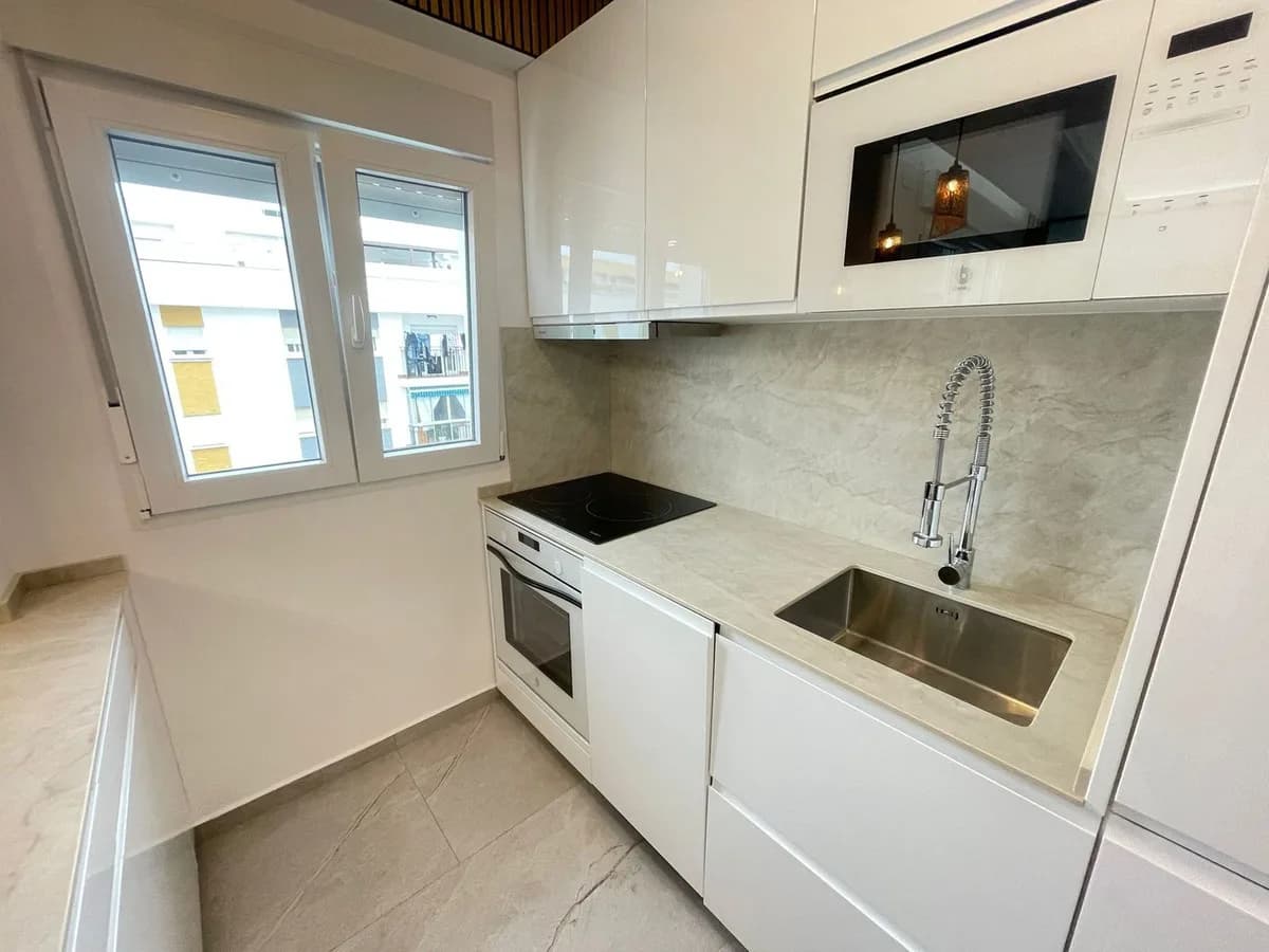 3 Bedroom Top Floor Apartment for Sale in Estepona, Málaga - Image 5