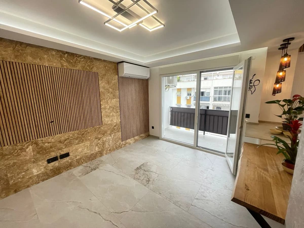 3 Bedroom Top Floor Apartment for Sale in Estepona, Málaga - Image 8