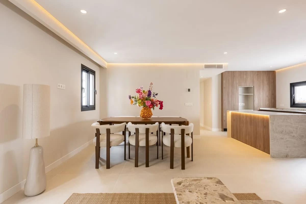 4 Bedroom Top Floor Apartment for Sale in Estepona, Málaga