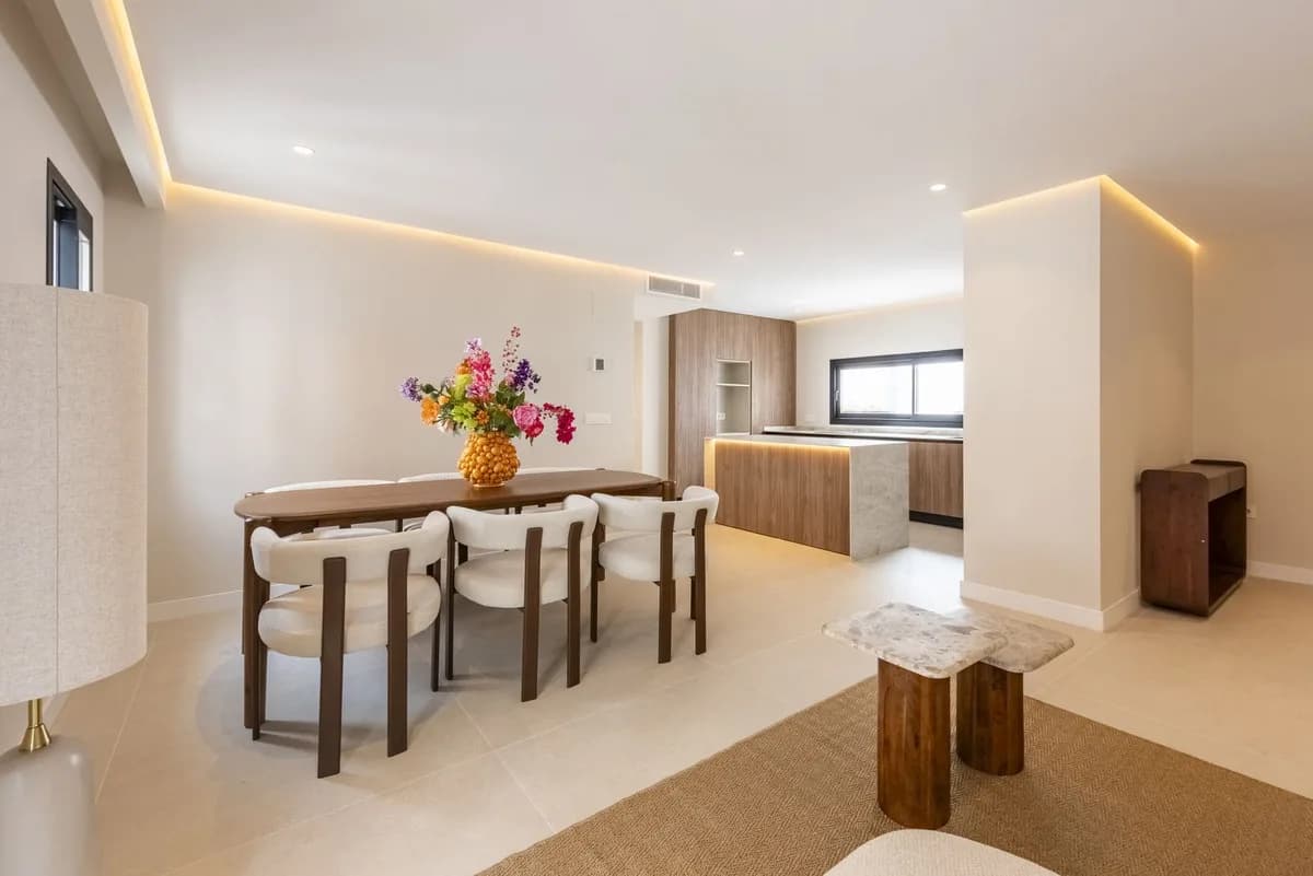 4 Bedroom Top Floor Apartment for Sale in Estepona, Málaga - Image 2