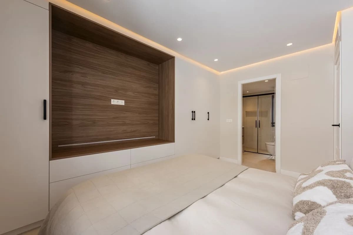 4 Bedroom Top Floor Apartment for Sale in Estepona, Málaga - Image 8