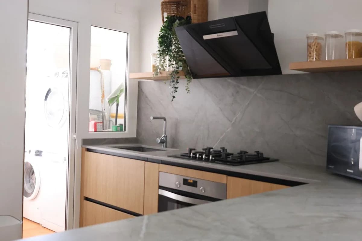 3 Bedroom Top Floor Apartment for Sale in Calahonda, Málaga - Image 7