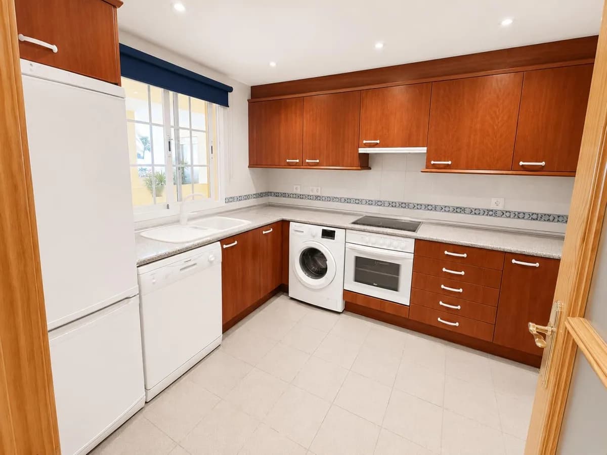 2 Bedroom Middle Floor Apartment for Sale in Riviera del Sol, Málaga - Image 5