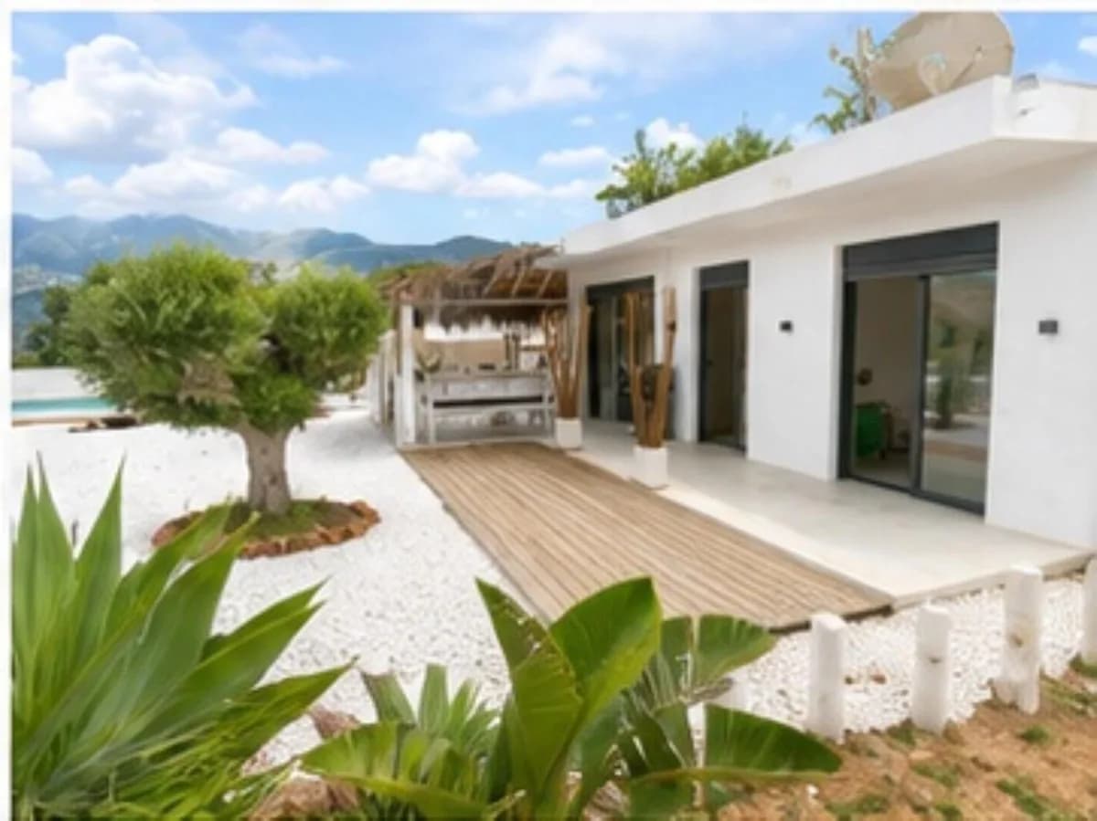 2 Bedroom Finca - Cortijo for Sale in Ojén, Málaga - Image 3