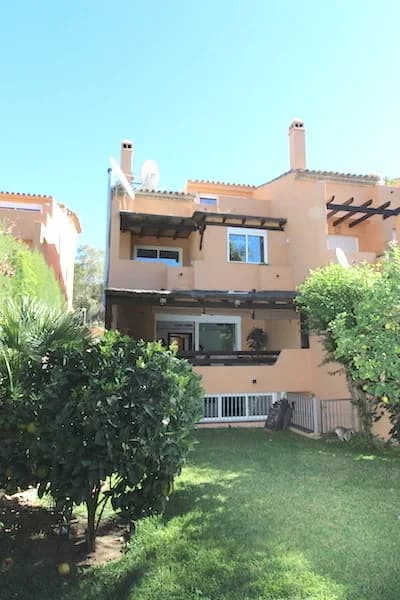 4 Bedroom Semi-Detached House for Sale in The Golden Mile, Málaga - Image 7