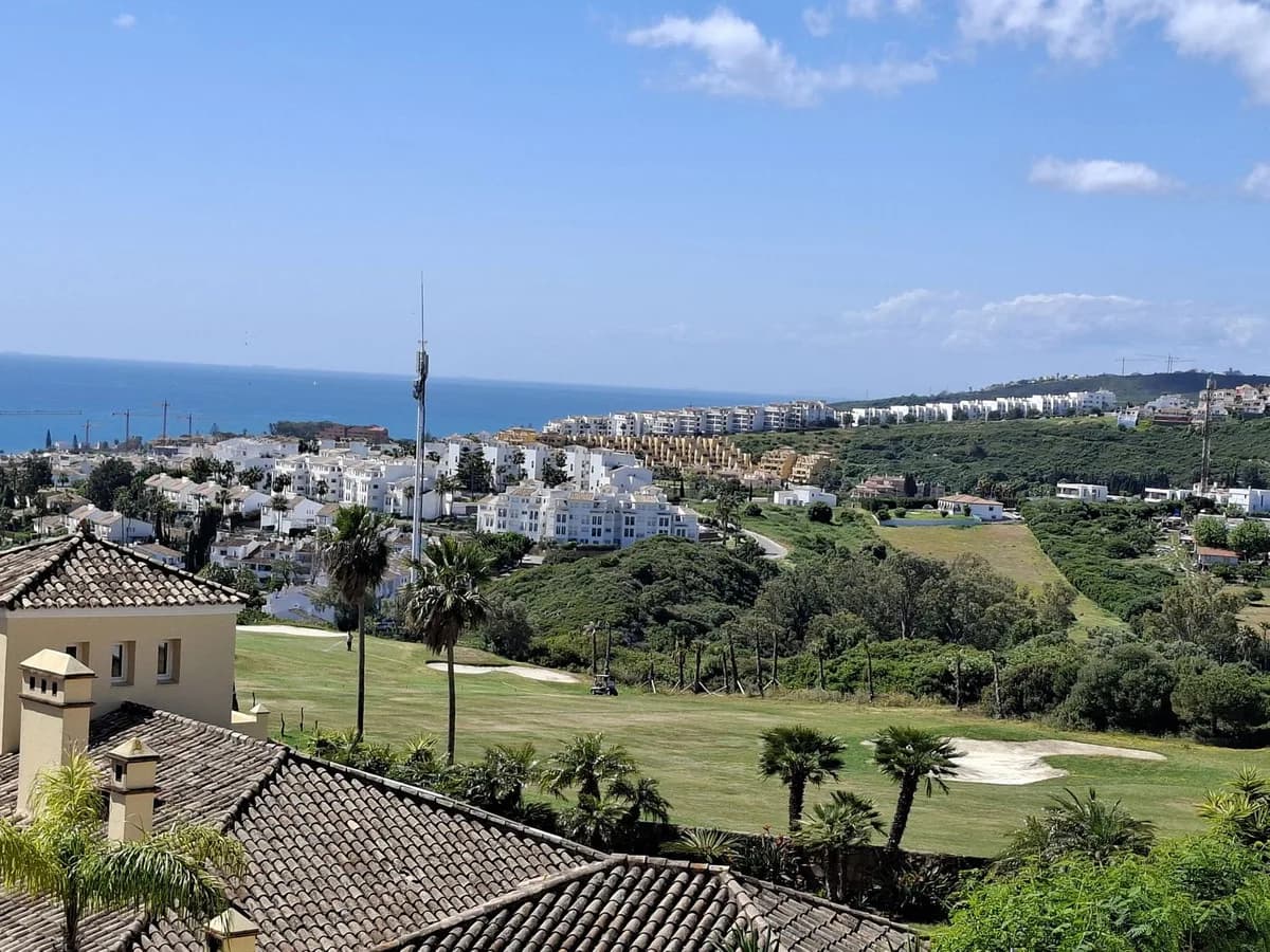 3 Bedroom Townhouse for Sale in La Duquesa, Málaga - Image 2