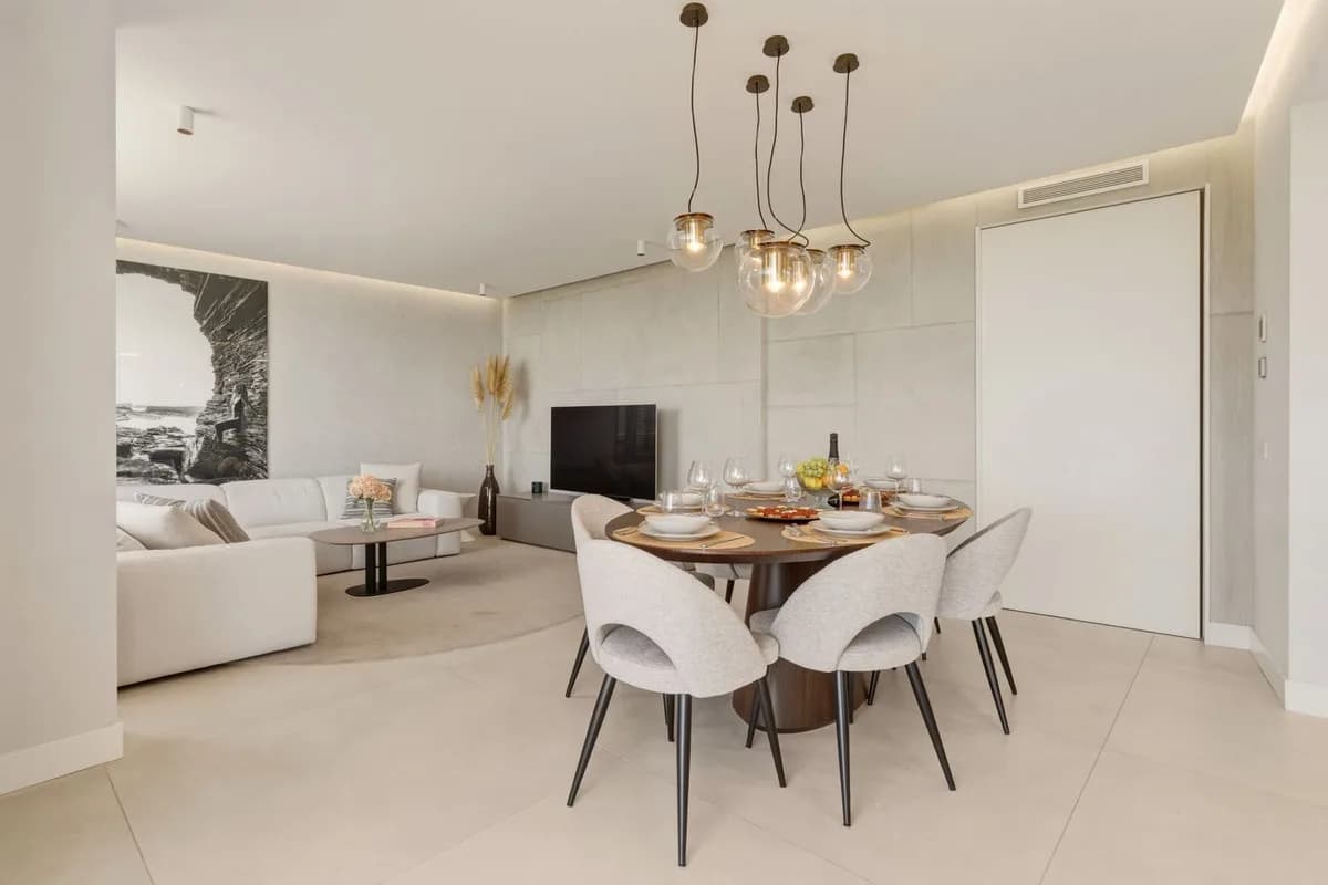 4 Bedroom Middle Floor Apartment for Sale in Estepona, Málaga - Image 7