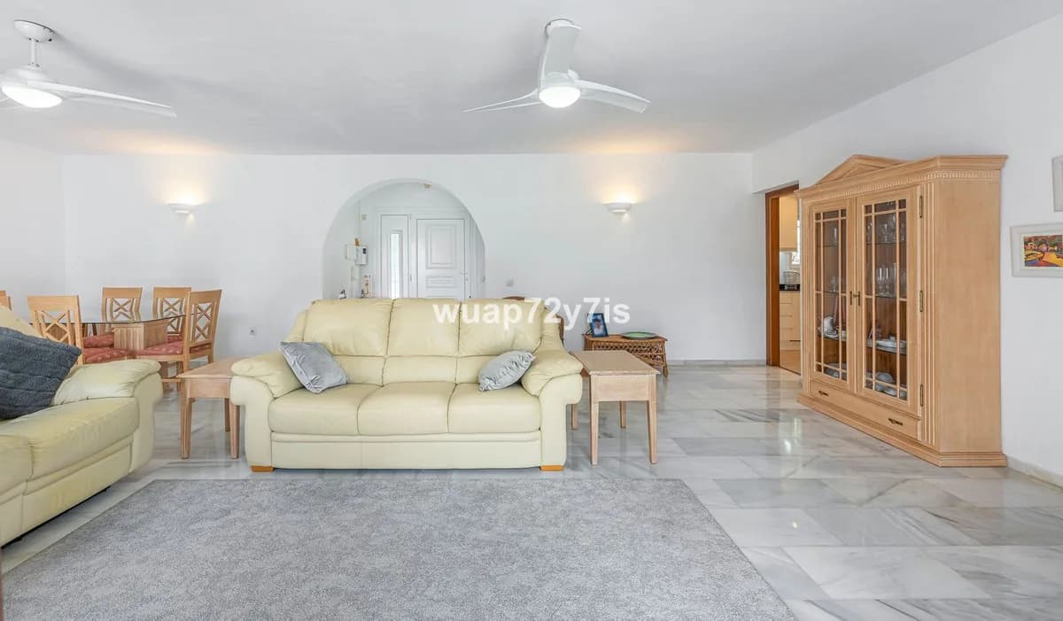3 Bedroom Detached Villa for Sale in El Rosario, Málaga - Image 6