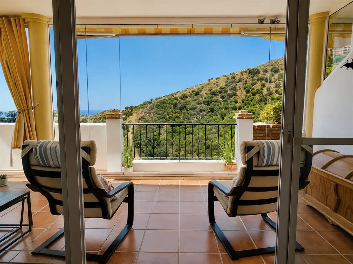 3 Bedroom Middle Floor Apartment for Sale in Calahonda, Málaga