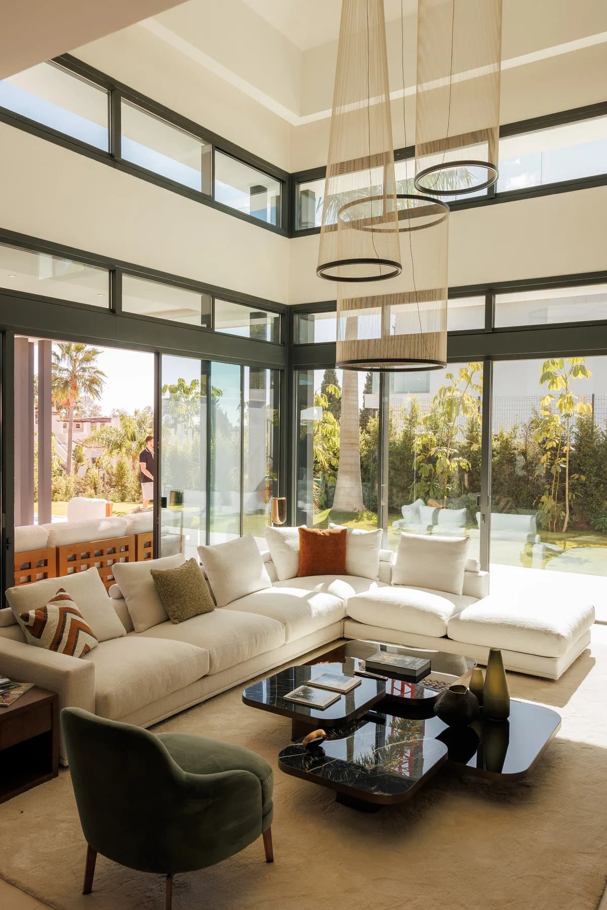 4 Bedroom Detached Villa for Sale in The Golden Mile, Málaga - Image 9