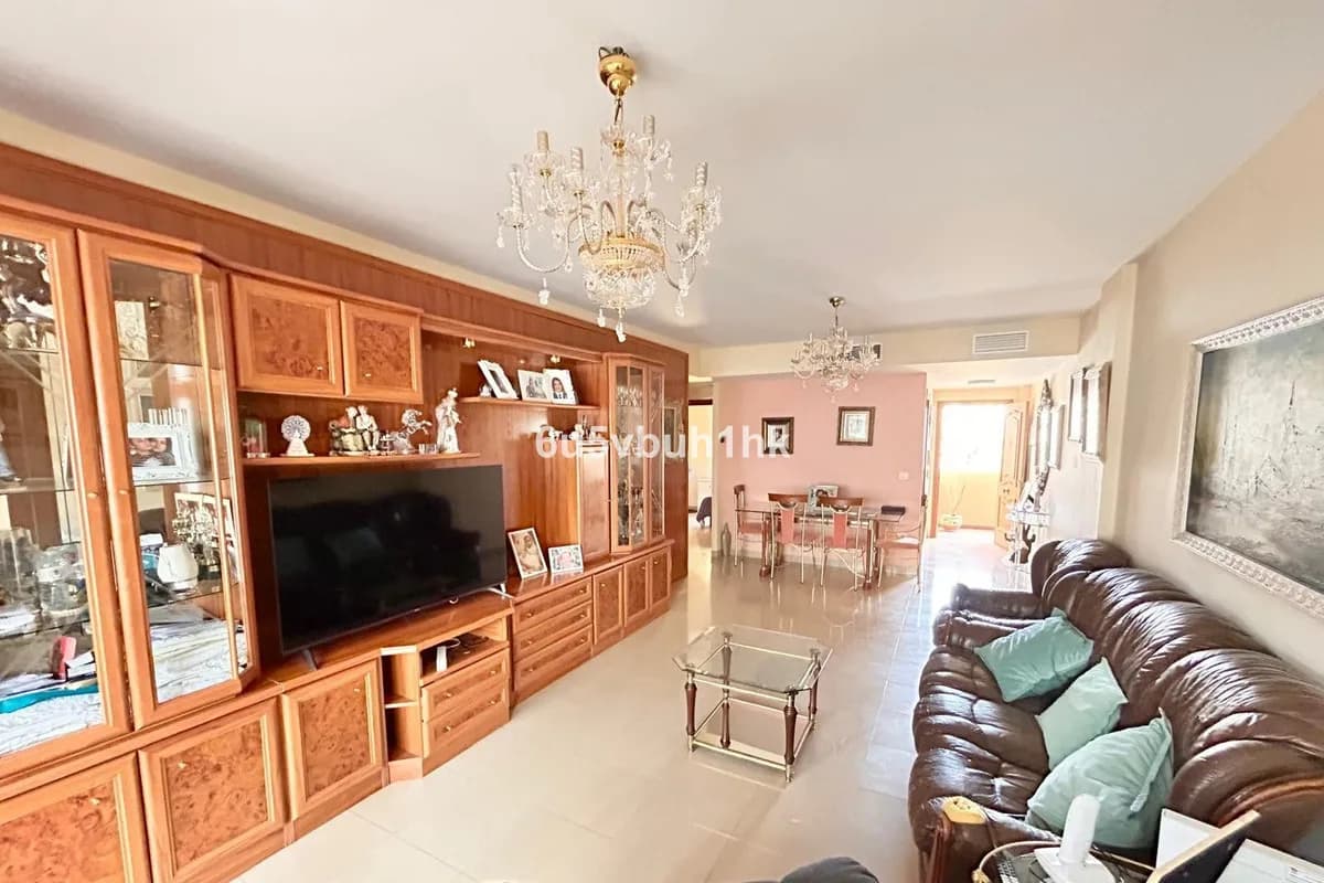 2 Bedroom Ground Floor Apartment for Sale in Fuengirola, Málaga - Image 2