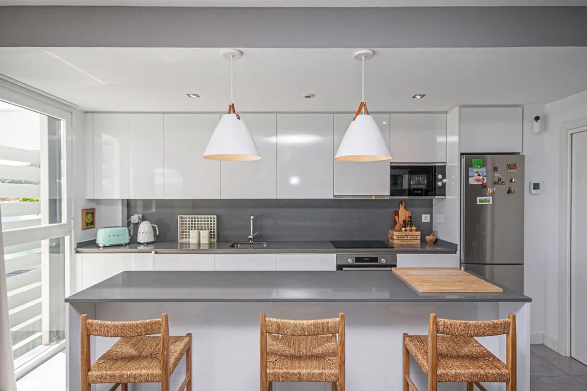 3 Bedroom Middle Floor Apartment for Sale in La Cala de Mijas, Málaga - Image 4