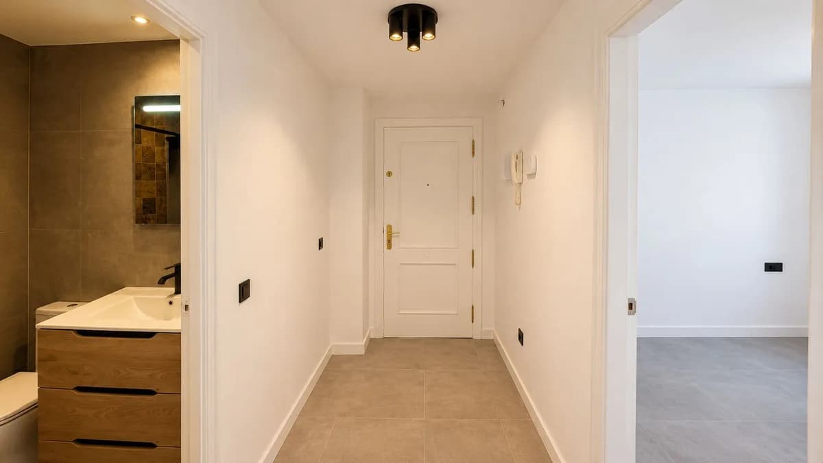 2 Bedroom Middle Floor Apartment for Sale in Atalaya, Málaga - Image 5