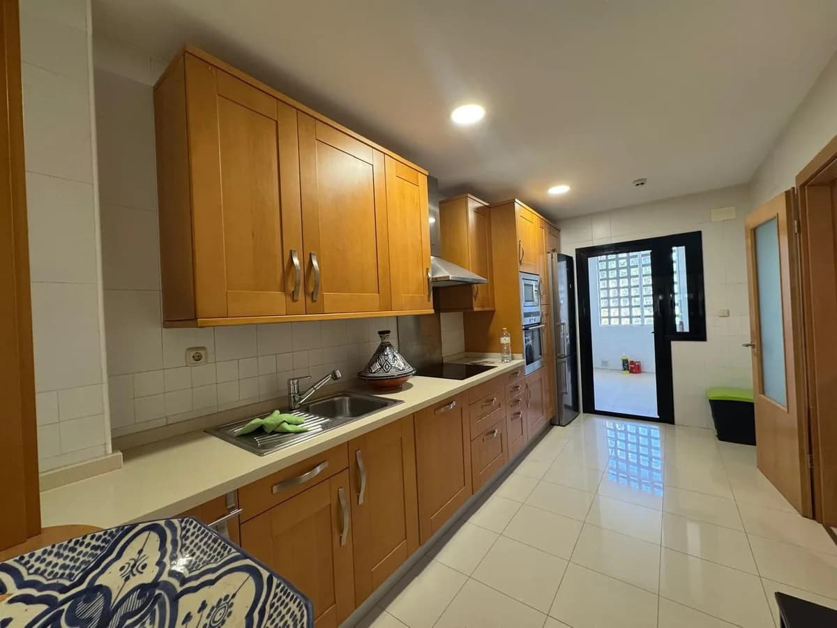 2 Bedroom Middle Floor Apartment for Sale in Puerto Banús, Málaga - Image 8
