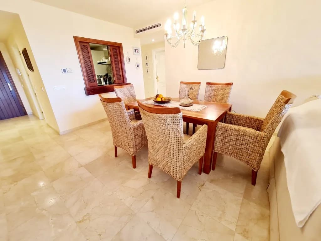 2 Bedroom Middle Floor Apartment for Sale in New Golden Mile, Málaga - Image 6