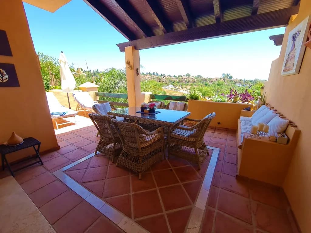 2 Bedroom Middle Floor Apartment for Sale in New Golden Mile, Málaga - Image 7
