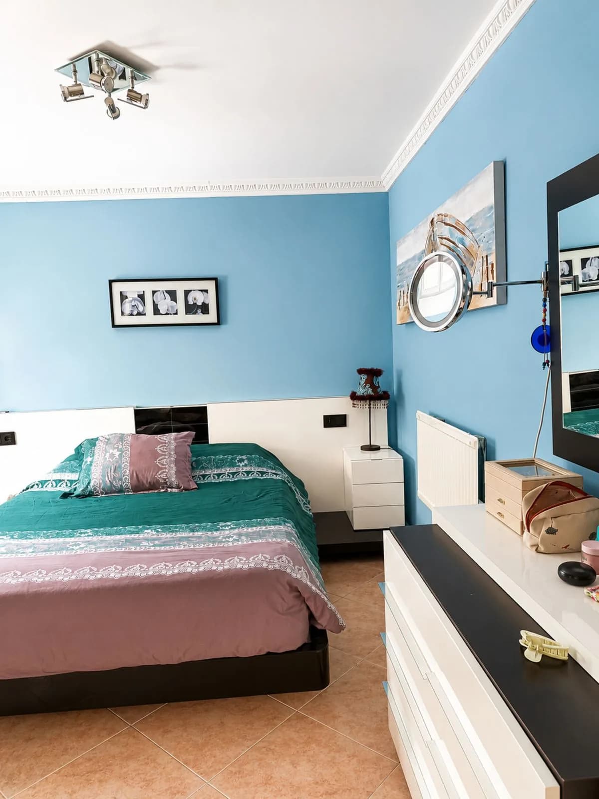 3 Bedroom Middle Floor Apartment for Sale in San Pedro de Alcántara, Málaga - Image 4