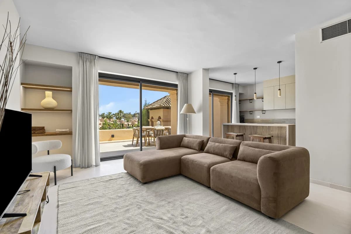 3 Bedroom Penthouse Duplex for Sale in Estepona, Málaga - Image 2