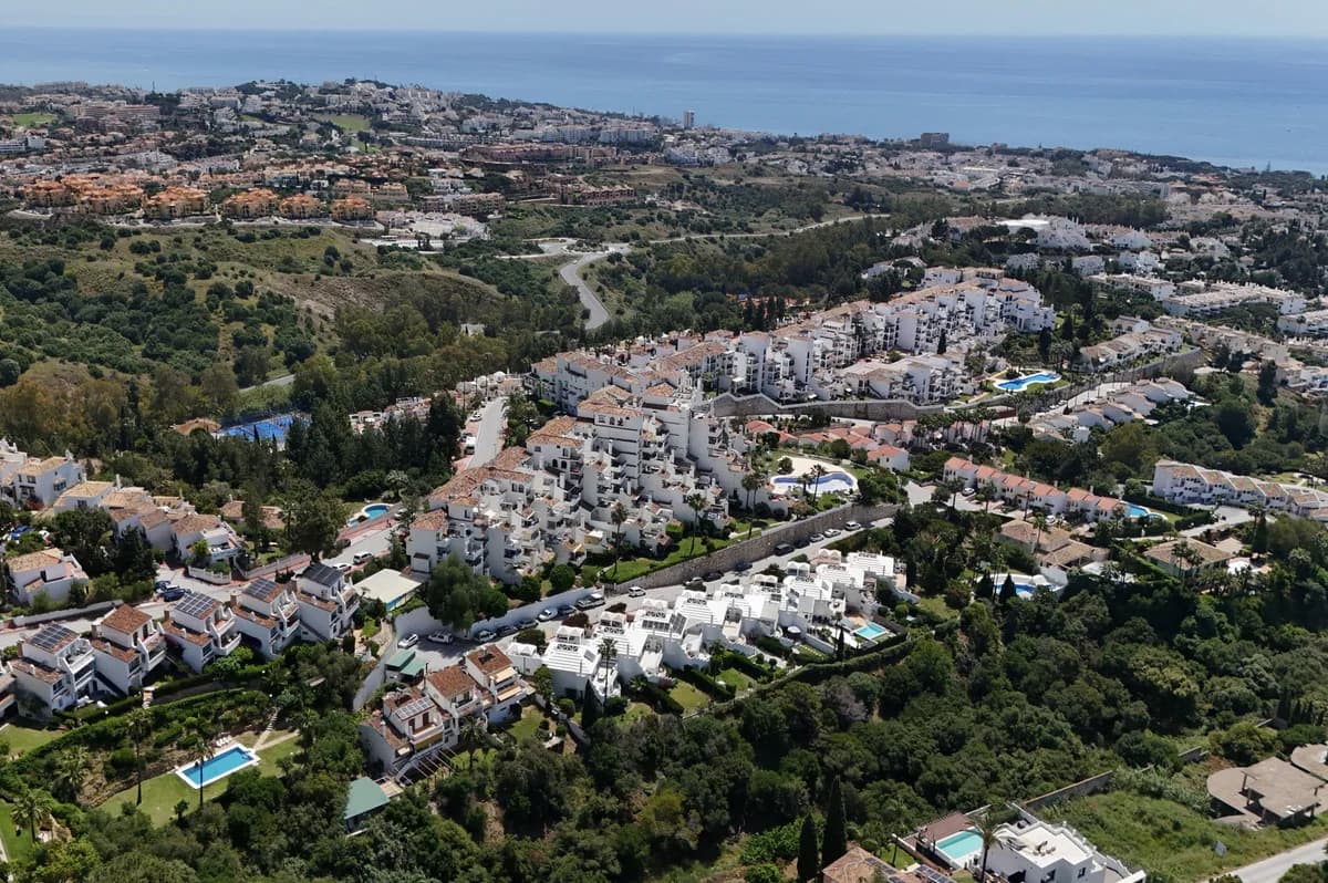 4 Bedroom Semi-Detached House for Sale in Calahonda, Málaga - Image 3
