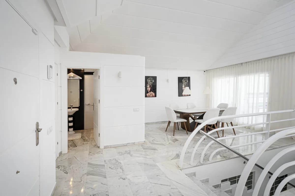 4 Bedroom Semi-Detached House for Sale in Calahonda, Málaga - Image 9