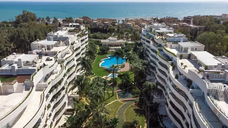 3 Bedroom Ground Floor Apartment for Sale in Puerto Banús, Málaga